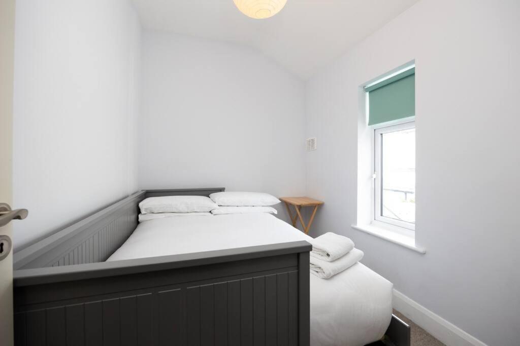 Holiday home Super 2-bed House 5 Min To Harcourt Tram Stop Dublin