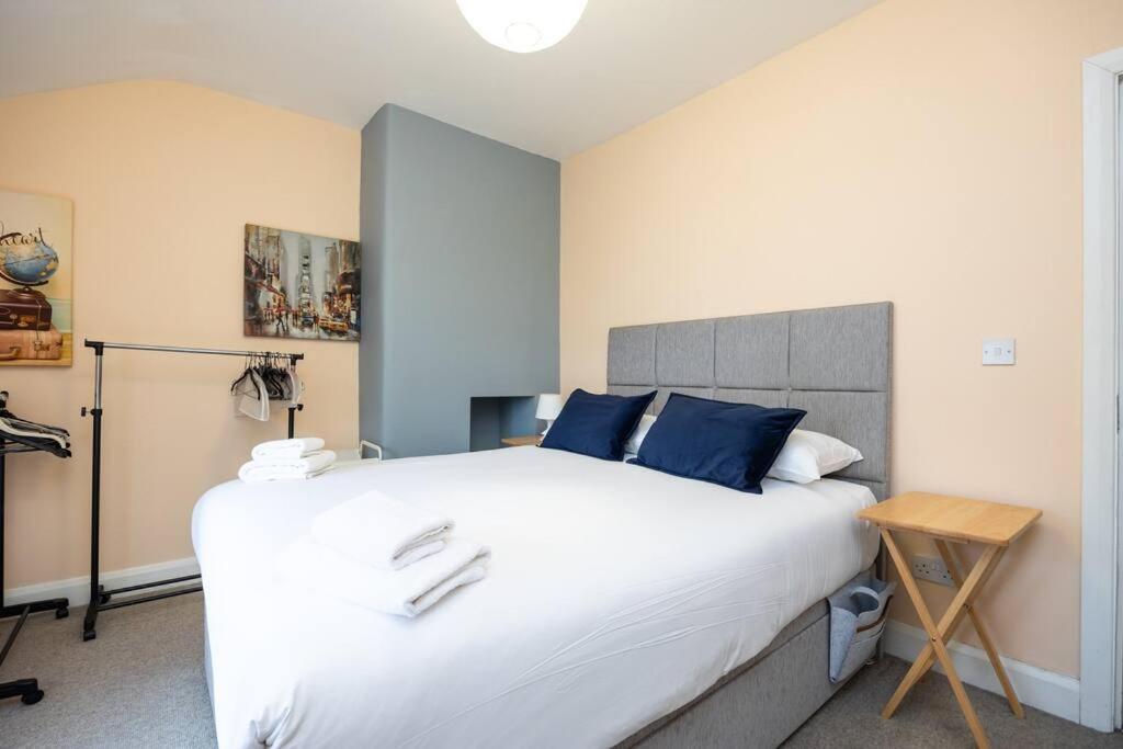 Super 2-bed House 5 Min To Harcourt Tram Stop Dublin