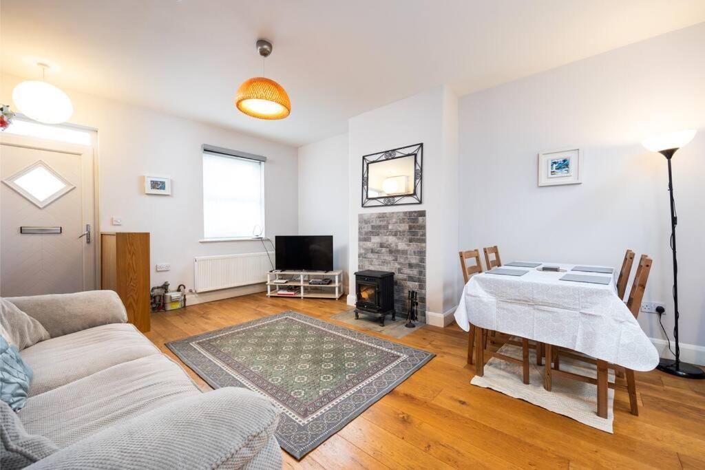 Holiday home Super 2-bed House 5 Min To Harcourt Tram Stop *
